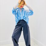 Chemise Rayée avec Détails Dentelle - élégance graphique et féminité moderne