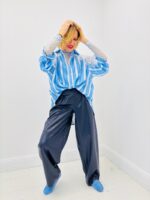 Chemise Rayée avec Détails Dentelle - élégance graphique et féminité moderne