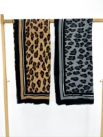 Écharpe Léopard Élégante – L’Imprimé Sauvage Indispensable de la Saison – Image 2