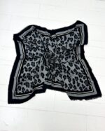 Écharpe Léopard Élégante – L’Imprimé Sauvage Indispensable de la Saison