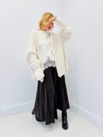 Gilet Grosse Maille avec boutons dorés – Volume cocooning & élégance italienne – Image 4