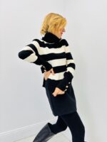 Pull Col Roulé Rayé Chic – Boutons Dorés & Maille Douce – Image 2