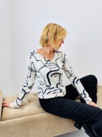 Pull Col V Motifs Visage – Viscose & Modal Premium