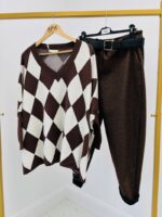 Pull Col V Oversize à Losanges – Élégance Graphique & Confort Moderne – Image 4