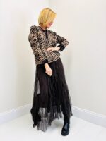 Gilet Léopard Chic – Maille Douce & Style Félin Intemporel – Image 3