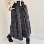 Jupe Midi Plissée avec Ceinture – Élégance Structurée & Style Moderne