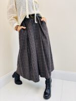 Jupe Midi Plissée avec Ceinture – Élégance Structurée & Style Moderne