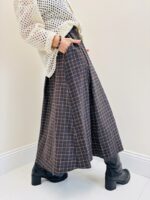 Jupe Midi Plissée avec Ceinture – Élégance Structurée & Style Moderne – Image 2