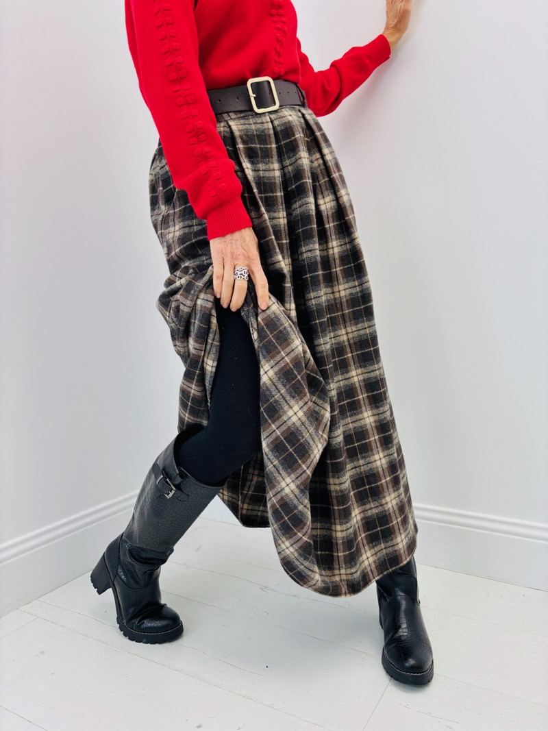 IMG_7212 Jupe longue à carreaux avec ceinture – L’allure rétro intemporelle – Image 1