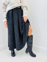 Jupe Longue Velours Côtelé – Élégance Structurée & Confort Italien