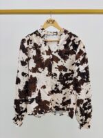 Chemise Motif Vache Chic – Fluidité & Style Audacieux – Image 3