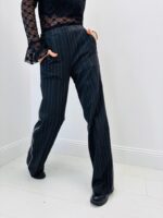 Pantalon Tymo Rayé – EMA BLUES, Coupe Chic & Détail Sporty Couture – Image 2