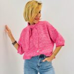 Gilet Rayé Doux à Manches 3/4 – Confort Chic & Couleurs Lumineuses