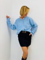 Gilet Doux à Détails Fleuri – Élégance Romantique & Confort Quotidien