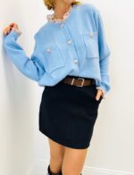 Gilet Doux à Détails Fleuri – Élégance Romantique & Confort Quotidien – Image 2