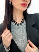 Collier Cœurs Noirs Sculptés & Chaîne Dorée – Élégance Moderne et Charme Intemporel