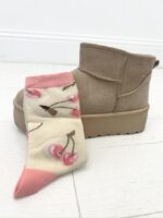 Chaussettes Motif Cerises – Douceur & Style quotidien
