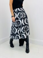 Jupe midi en néoprène à motifs – LM LULU, Élégance Structurée – Image 4