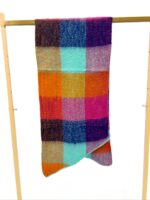 Écharpe Duveteuse à Carreaux – Volume Cocoon & Couleurs Tendances – Image 3