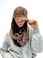 Casquette Léopard Strass – L’Accessoire Tendance qui Illumine le Look