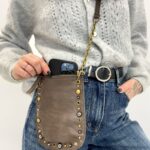 Pochette Téléphone Cloutée esprit urbain chic – 100% vegan