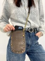 Pochette Téléphone Cloutée esprit urbain chic – 100% vegan