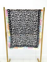 Foulard Léopard en viscose aux accents colorés – Image 4