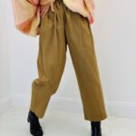 Pantalon Coupe Carotte en toile souple – Élégance Décontractée