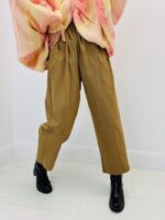 Pantalon Coupe Carotte en toile souple – Élégance Décontractée