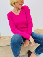 Pull col V essentiel en maille fluide et ultra confortable