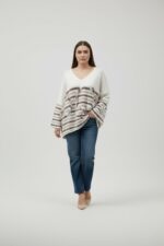 Pull grande taille écru à rayures taupe et détails frangés – Image 2