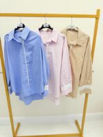 Chemise grande taille à carreaux et finitions dentelle – Élégance douce & confort moderne – Image 3