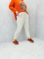 Pantalon grande taille coupe confort – Esprit casual chic et couleur vitaminée – Image 4