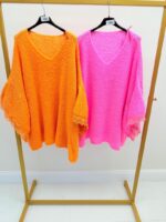 Pull fluide grande taille fuchsia à col V et manches larges dentelles – Image 4