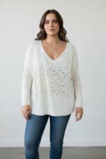 Pull grande taille col V imprimé cœurs – Douceur lumineuse & féminité moderne – Image 2
