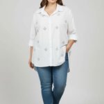 Chemise blanche grande taille ornée de strass discrets esprit chic