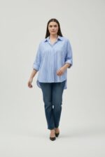 Chemise grande taille rayée à message dos – Élégance moderne & esprit affirmé – Image 2