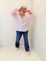 Chemise Grande Taille Rayée Bleue avec Poche Cœur – La Pièce Tendance, Confortable & Féminine