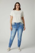 Jean Grande Taille Bleu Froissé à Boutonnage Apparent – Style & Confort Urbain – Image 2