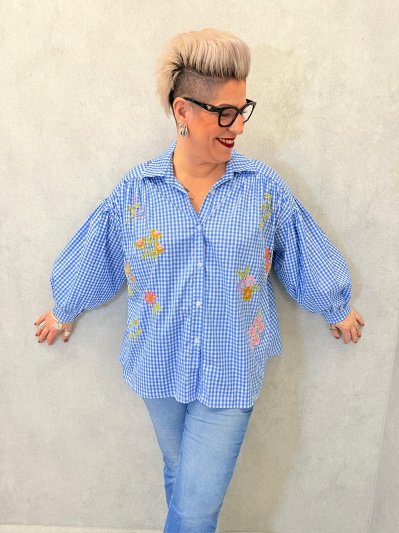 0209131f-8083-4080-8103-438e04747f9c Chemise Grande Taille Vichy En Coton À Broderies Florales – Image 1