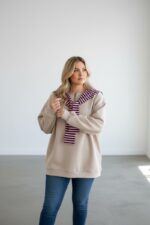 Sweat grande taille col montant à détail foulard rayé – Confort chic & touche graphique