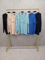 Pull Grande Taille à Col V “Smile” Strass – Douceur & Bonne Humeur – Image 3