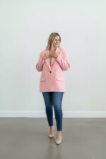 Veste blazer grande taille rose – Élégance structurée & féminité moderne – Image 3