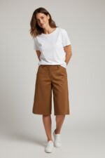 Bermuda en Suédine Taille Haute – Élégance Moderne & Confort