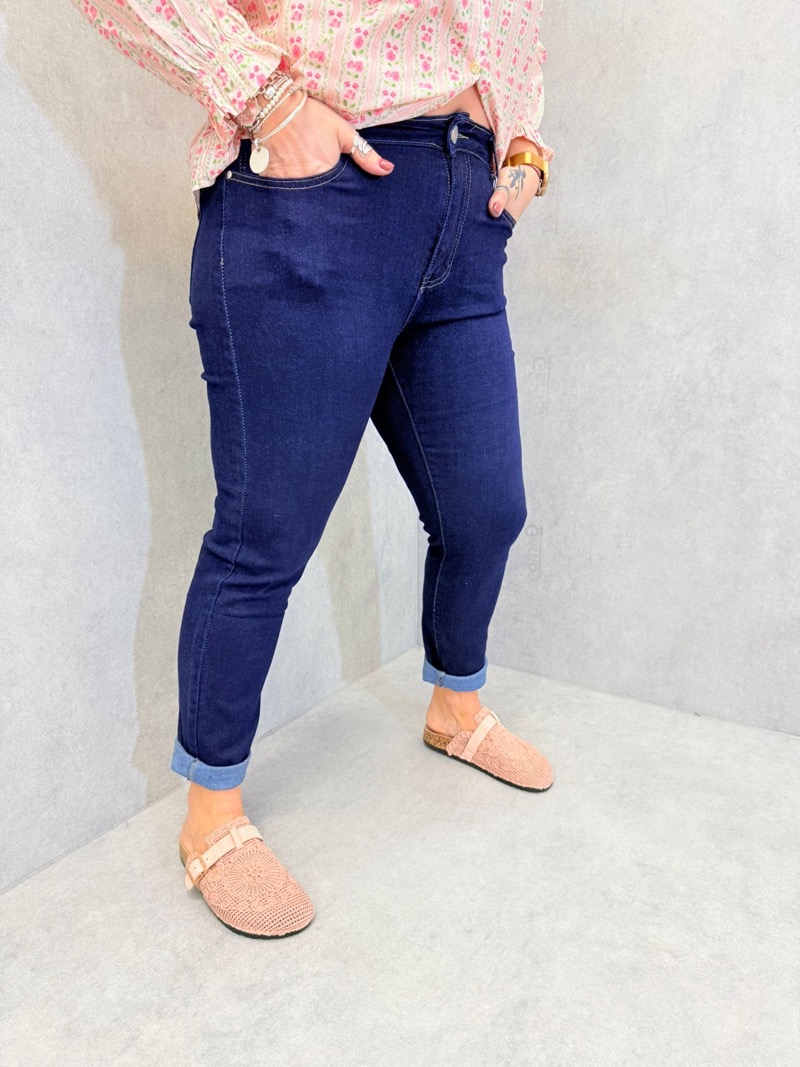 3730ef34-9083-4308-921e-30b4979f2ce4 Jean stretch bleu brut avec ceinture – Grande Taille – Indispensable du quotidien et confort optimal – Image 1