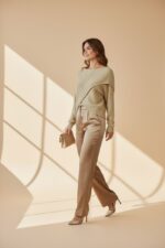 Pull Lurex À Effet Croisé Dos Élégance Lumineuse – Image 4