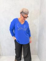 Pull Grande Taille à Col V “Smile” Strass – Douceur & Bonne Humeur – Image 4