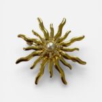 Broche Soleil Dorée Ornement Perle & Cristaux