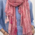 Écharpe Fluide À Motif Feuillage Et Finitions Pompons