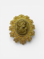 Broche Camée Dorée Médaillon Baroque & Cristaux Lumineux